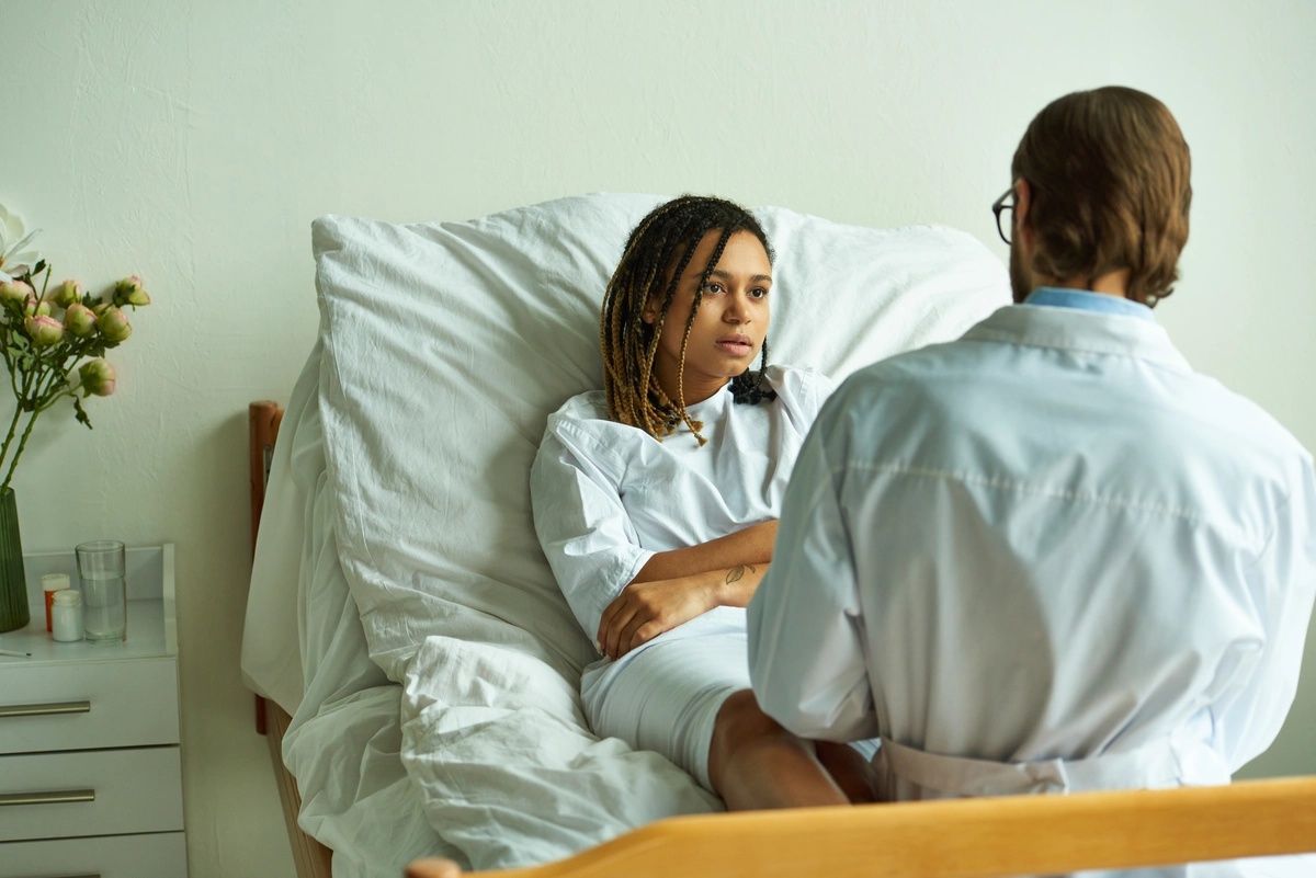 Inhalant Addiction: Patient sitting in a hospital bed talking to a doctor