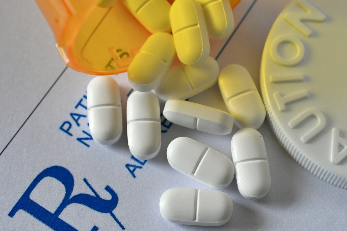 Prescription Drug Addiction: Signs, Symptoms, & Treatment Options